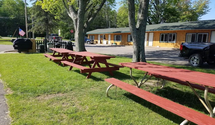 Reflections on the Lake (Gas Lite Manor) - From Web Listing (newer photo)